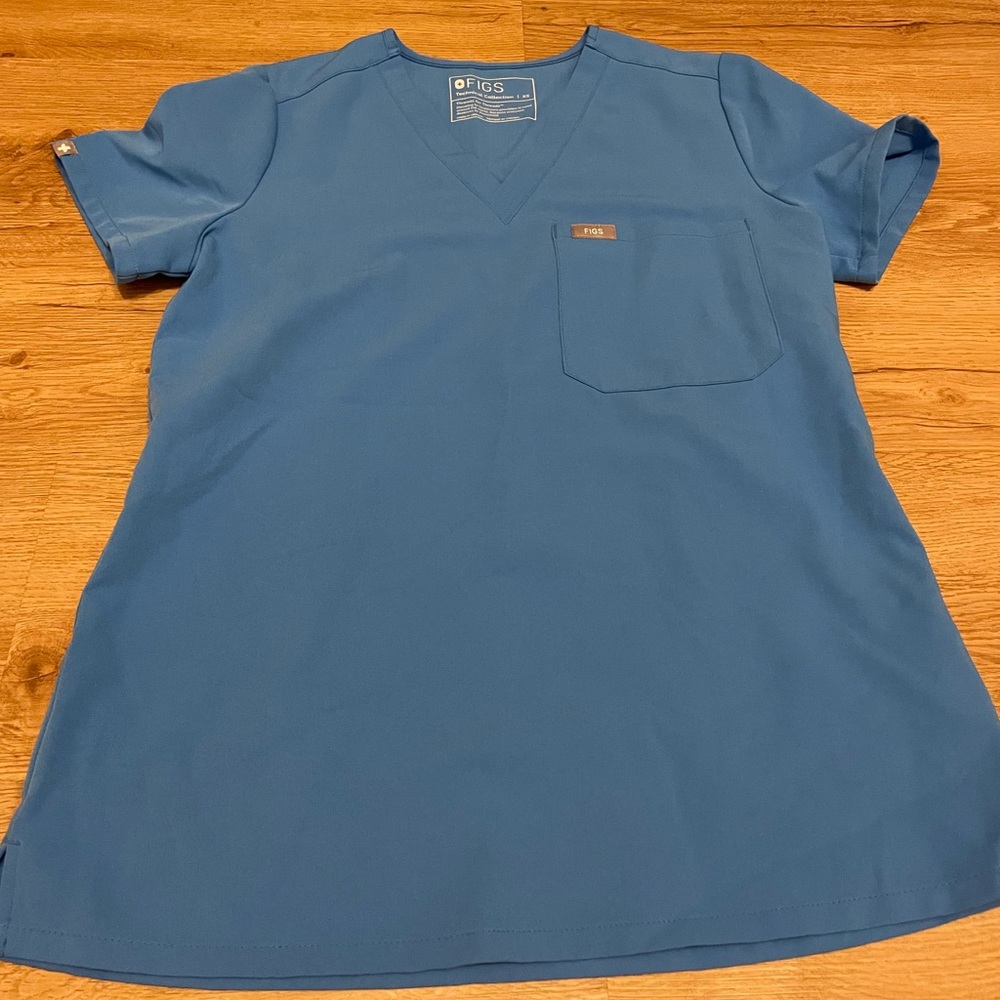 FIGS women's Capri Blue Catarina- One-Pocket Scrub Top - XS / Capri Blue